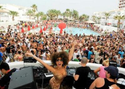 Festa in piscina Ibiza