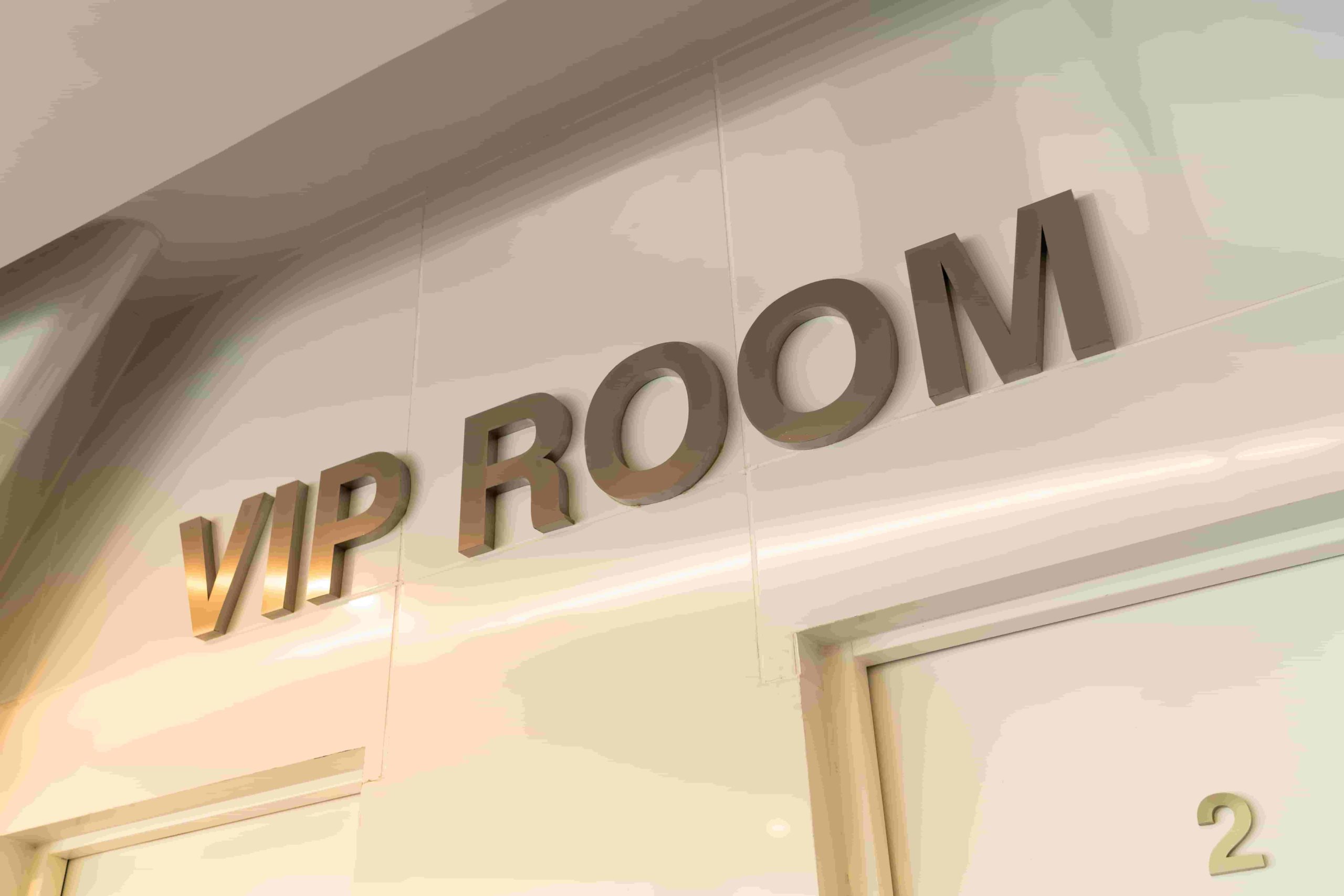 Вывеска для комнаты VIP
