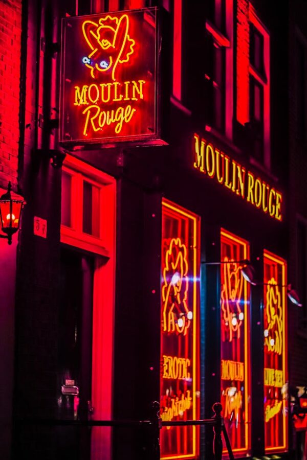 Live Sex Show - Moulin Rouge